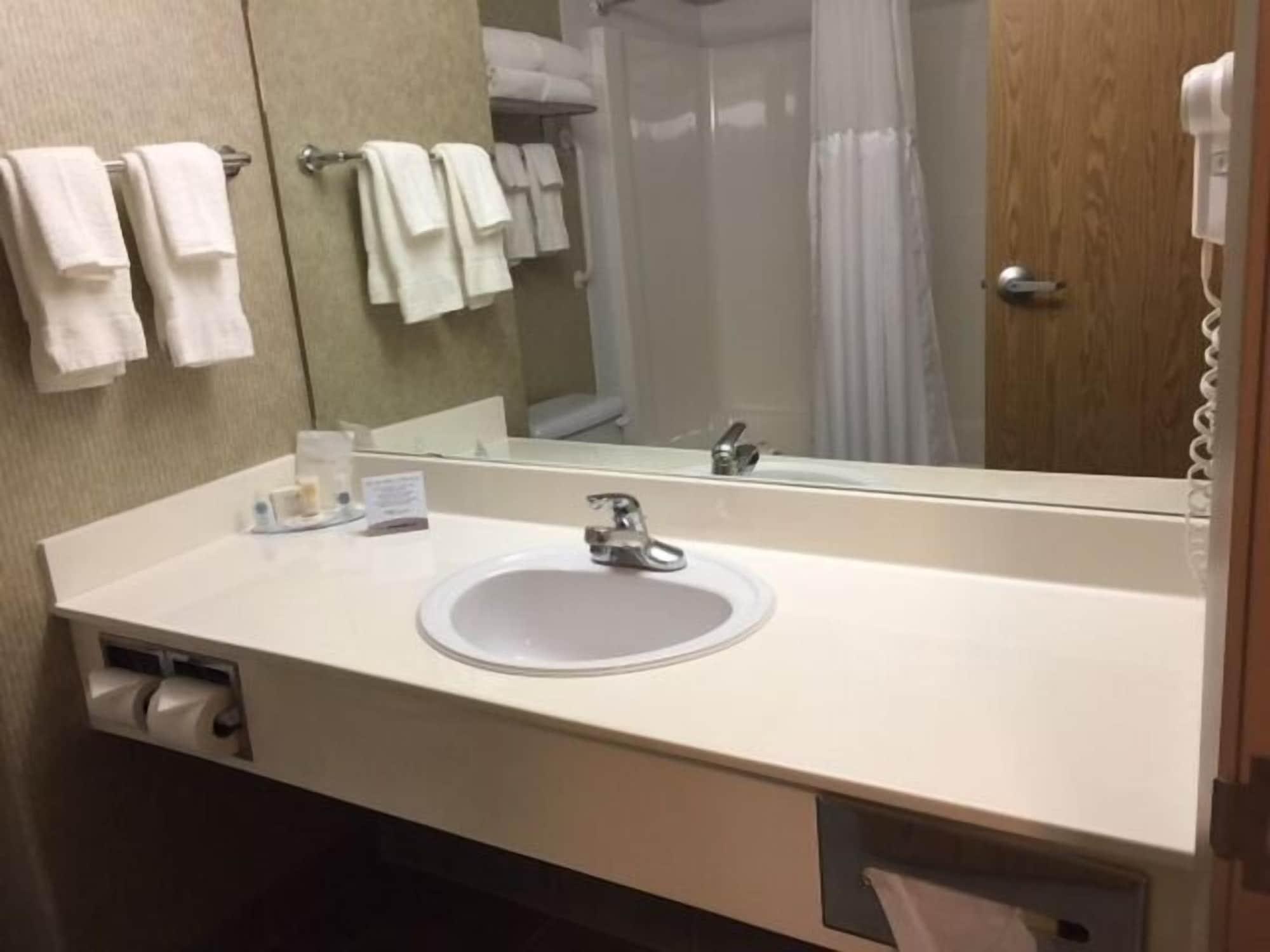 Comfort Inn & Suites Salmon Arm Exteriér fotografie