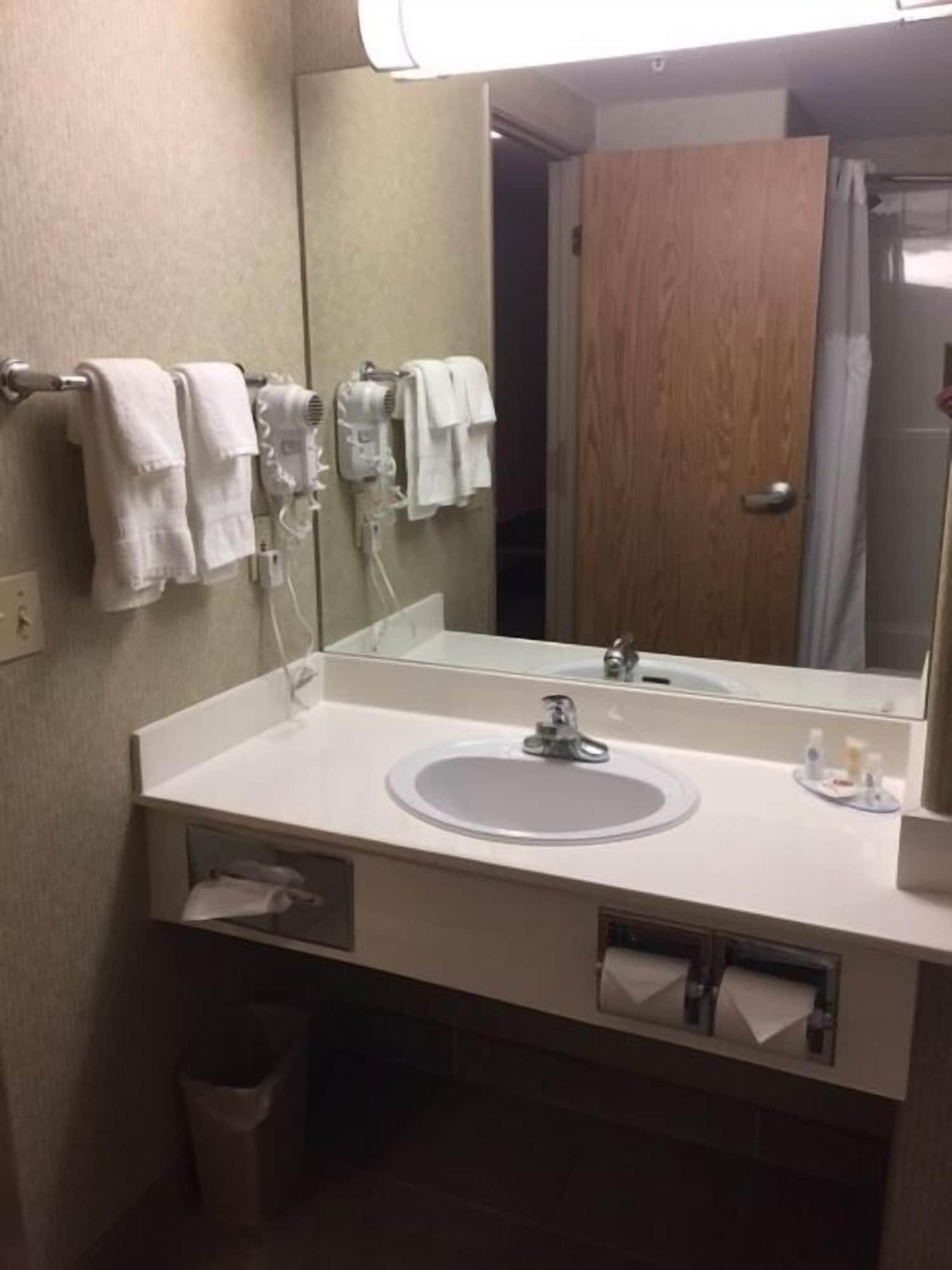 Comfort Inn & Suites Salmon Arm Exteriér fotografie