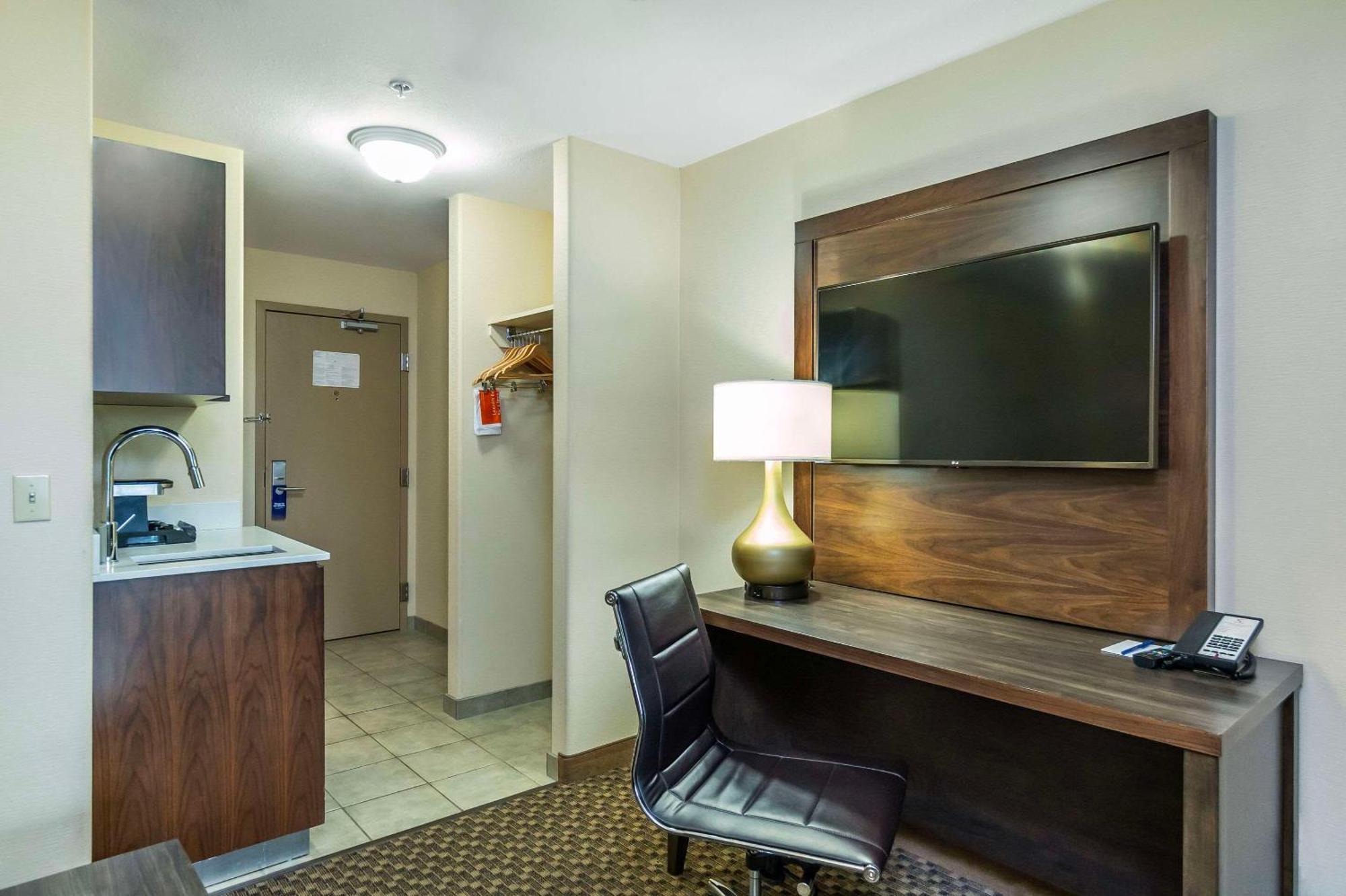 Comfort Inn & Suites Salmon Arm Exteriér fotografie