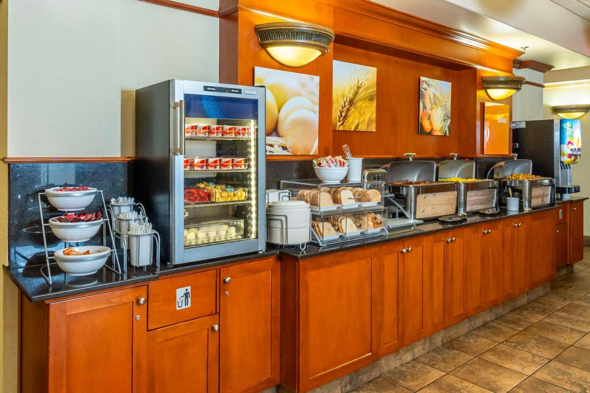 Comfort Inn & Suites Salmon Arm Exteriér fotografie