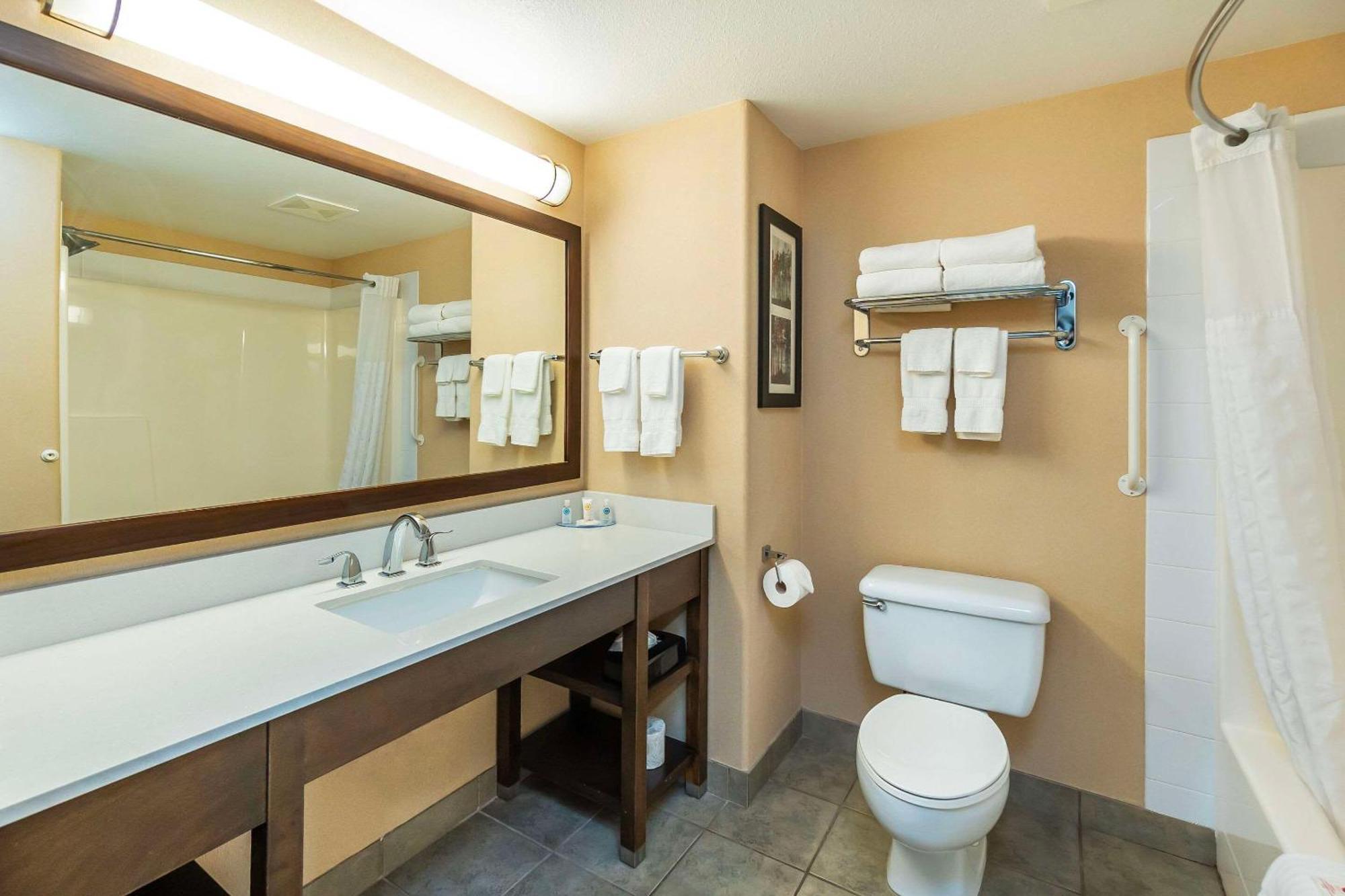 Comfort Inn & Suites Salmon Arm Exteriér fotografie