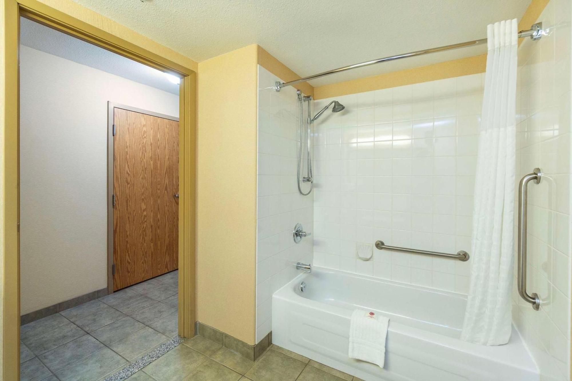 Comfort Inn & Suites Salmon Arm Exteriér fotografie