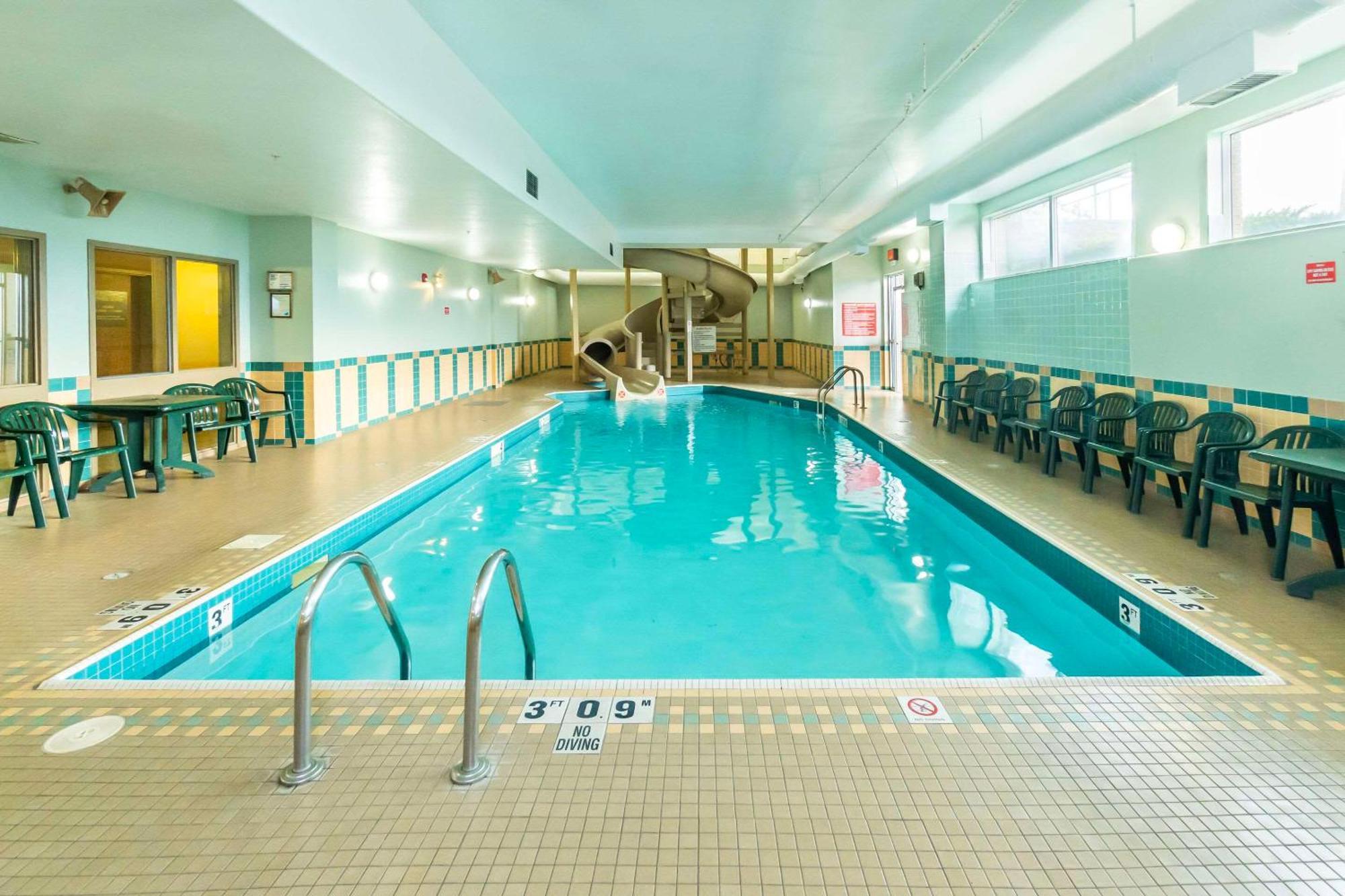 Comfort Inn & Suites Salmon Arm Exteriér fotografie
