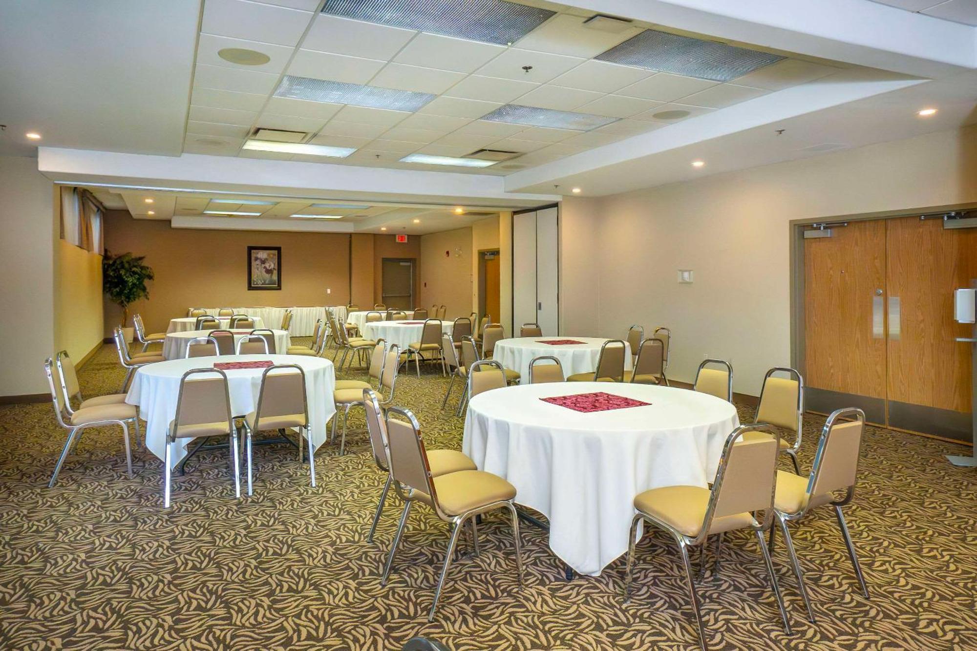Comfort Inn & Suites Salmon Arm Exteriér fotografie